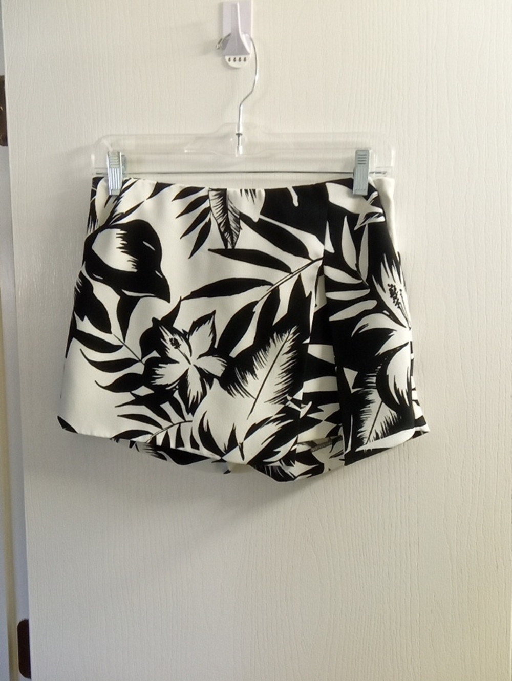 Express Black and White Tropical Print Skort